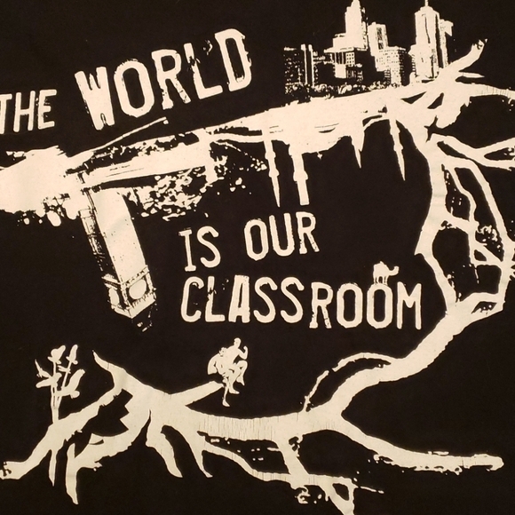 Houghton College Tee "The World Is Our Classroom" - Picture 4 of 8